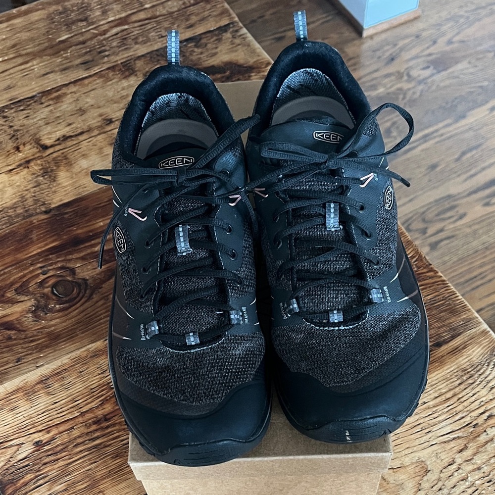 Keen  Black Athletic Shoes